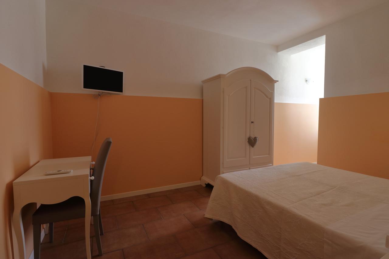 Guest House Li Minnanni Olbia Exterior photo